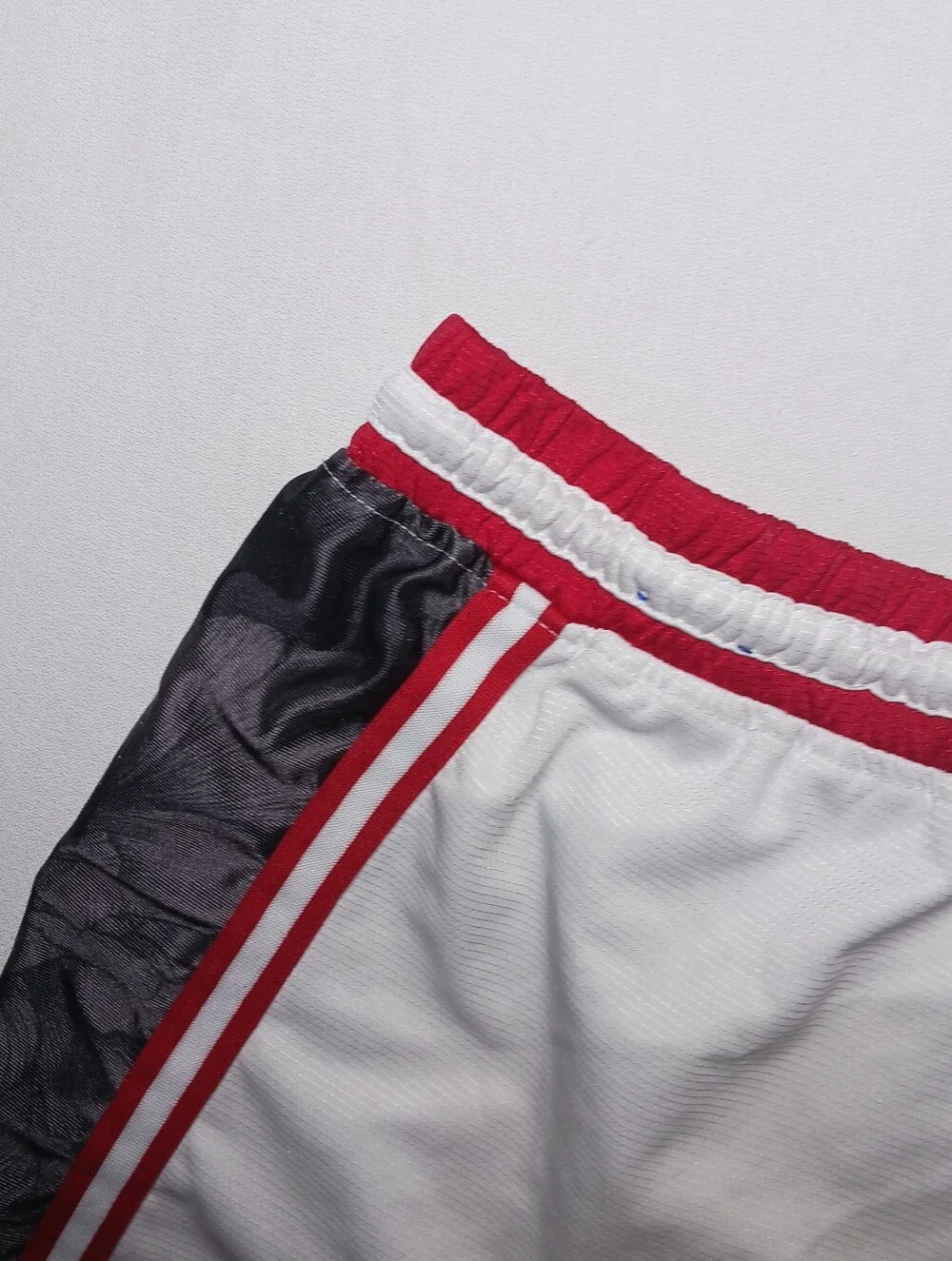 Ultra Game NBA Mens Chicago Bulls Mesh Basketball Shorts XL White Red